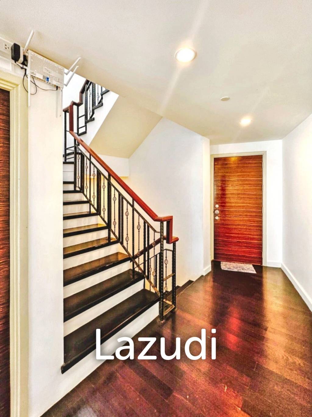 3 Bed 3 Bath 220 SQ.M Watermark Choapraya