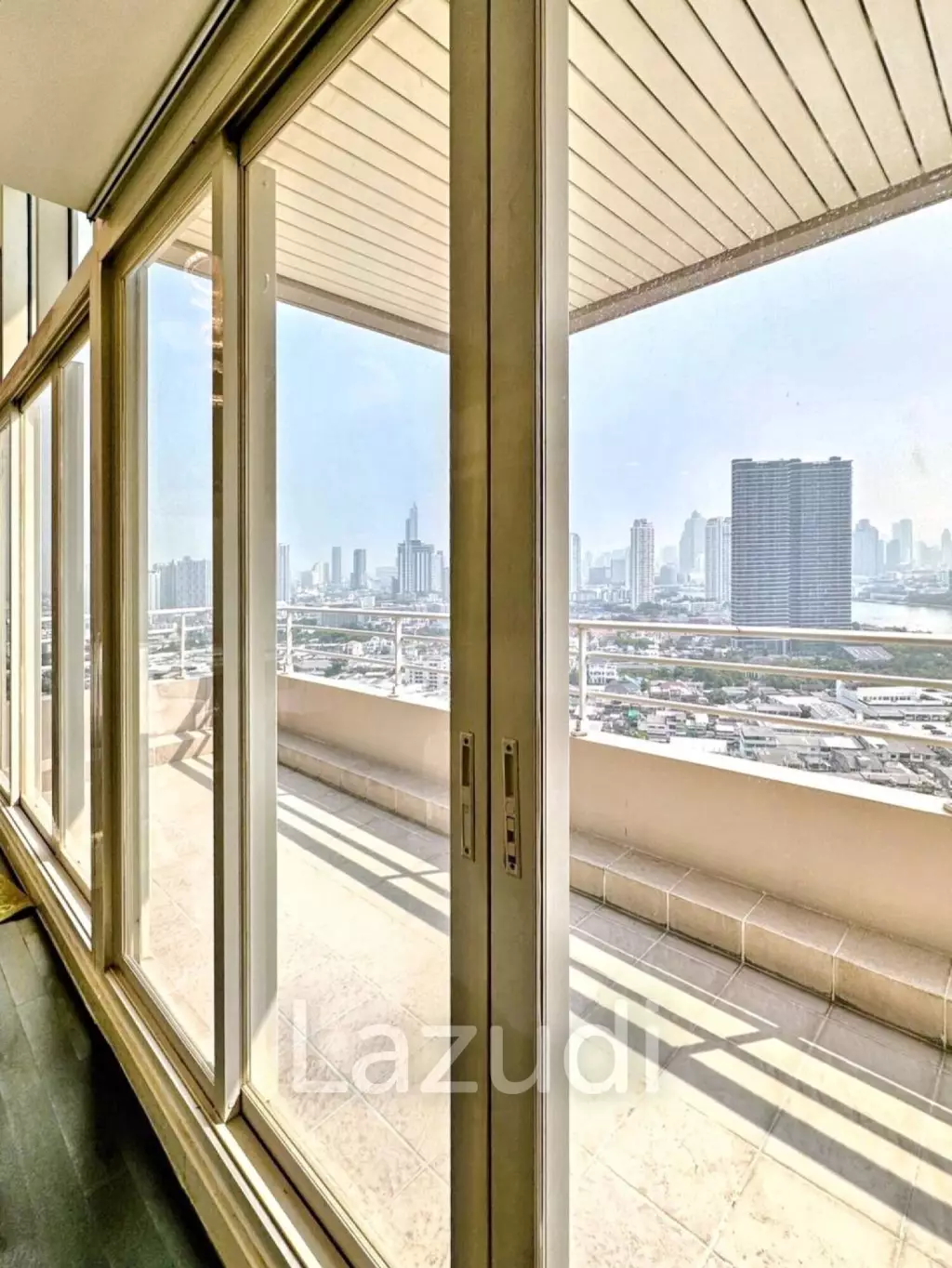 3 Bed 3 Bath 220 SQ.M Watermark Choapraya