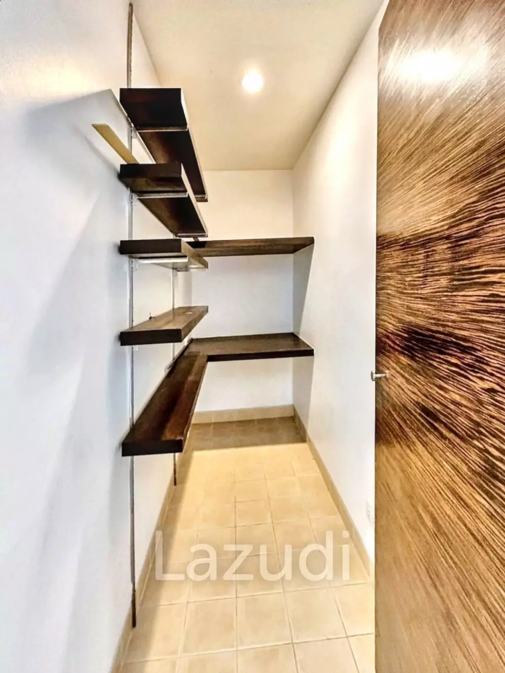 3 Bed 3 Bath 220 SQ.M Watermark Choapraya