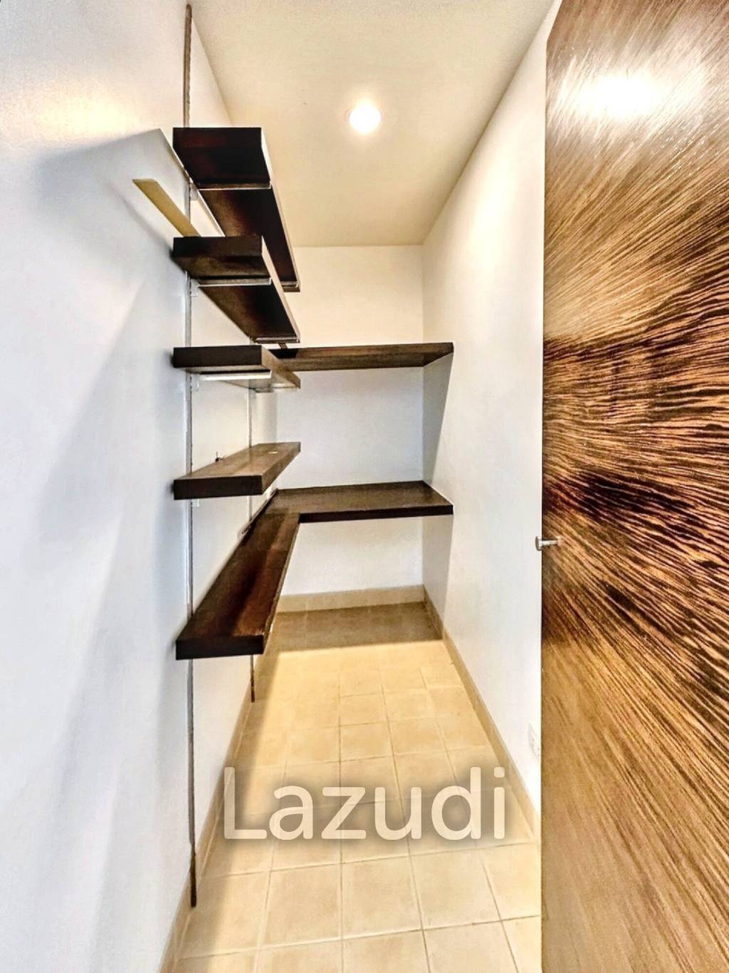 3 Bed 3 Bath 220 SQ.M Watermark Choapraya