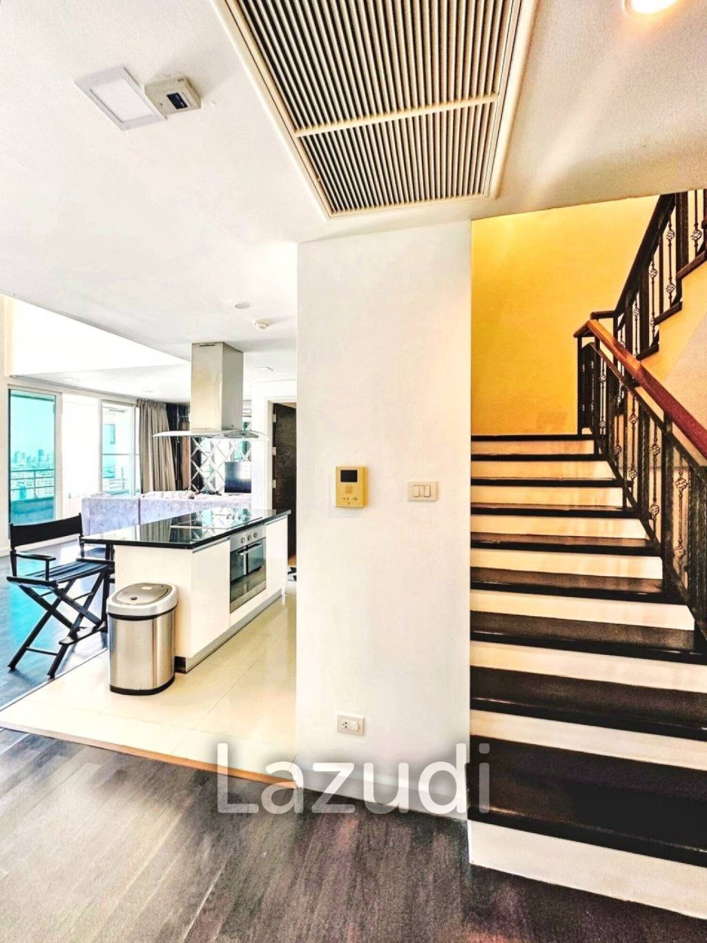3 Bed 3 Bath 220 SQ.M Watermark Choapraya