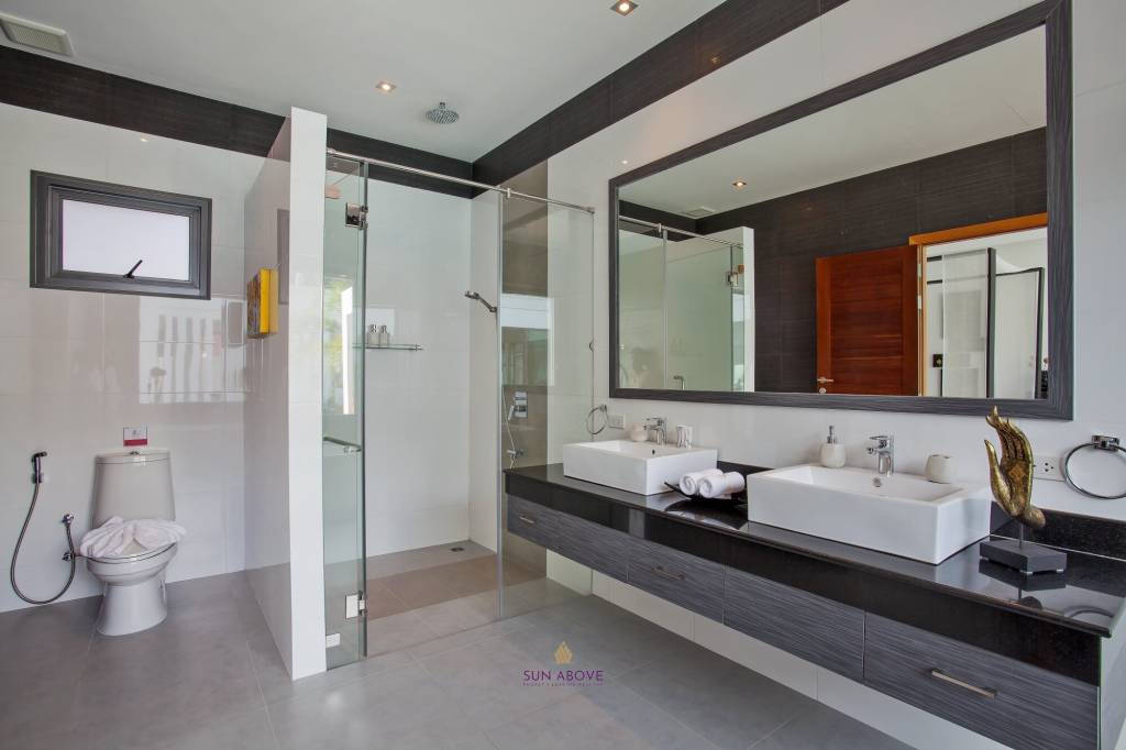 Exceptional 3 bedroom Pool Villa - Naiharn Area