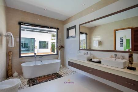 Exceptional 3 bedroom Pool Villa - Naiharn Area