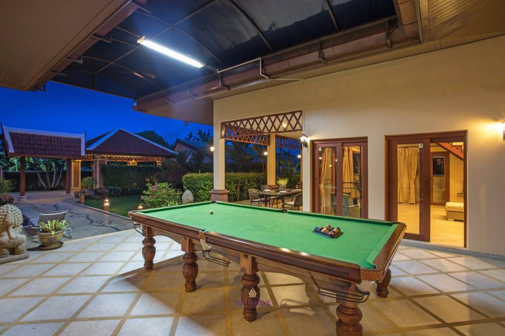 Exceptional 4 bedroom pool villa - Naiharn