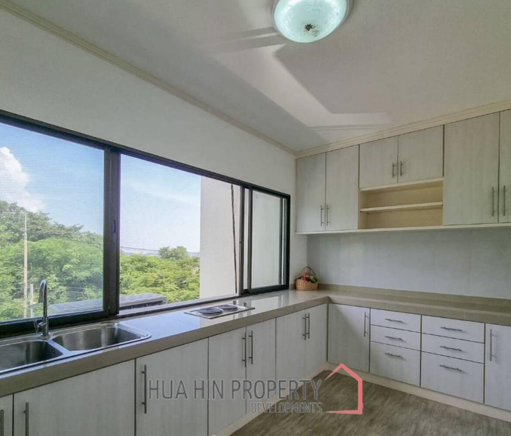 PALM HILL CONDO  : 2 bed good view