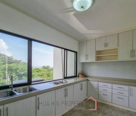 PALM HILL CONDO  : 2 bed good view