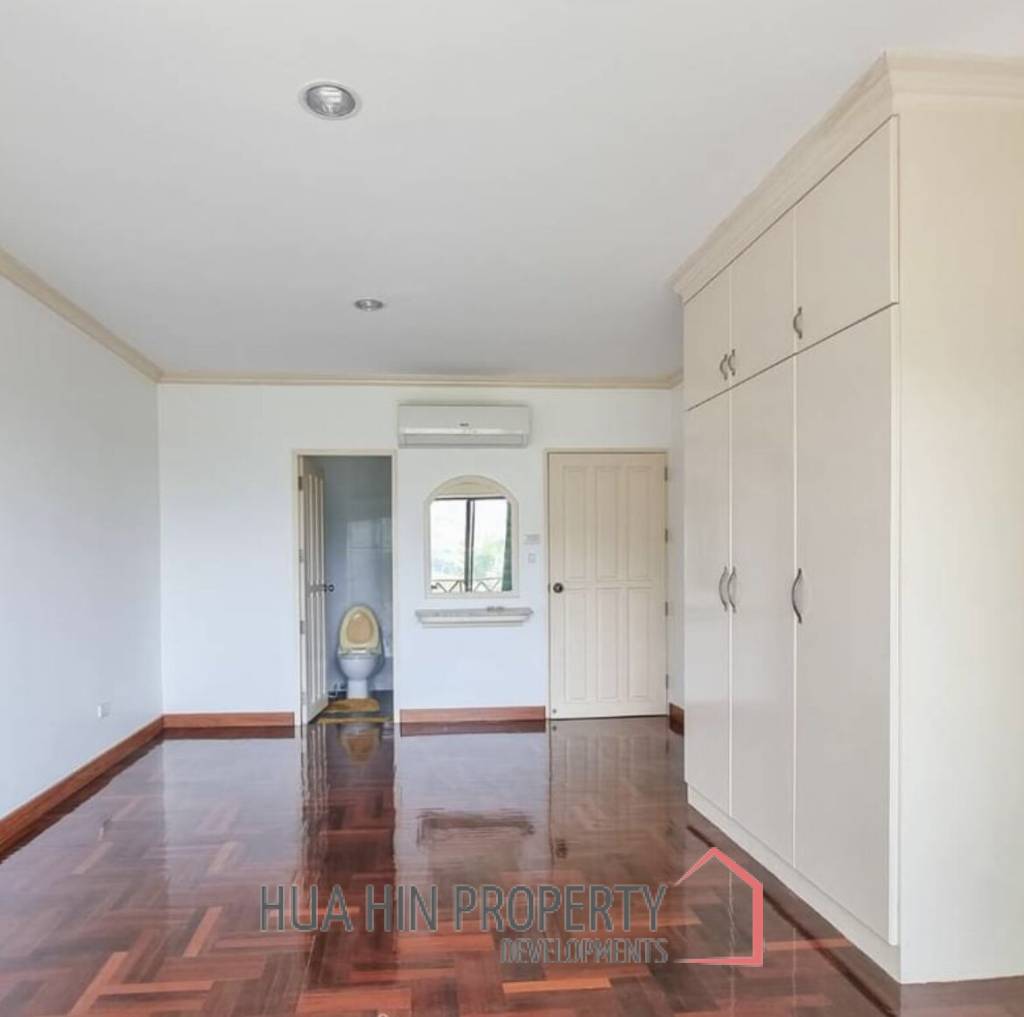 PALM HILL CONDO  : 2 bed good view