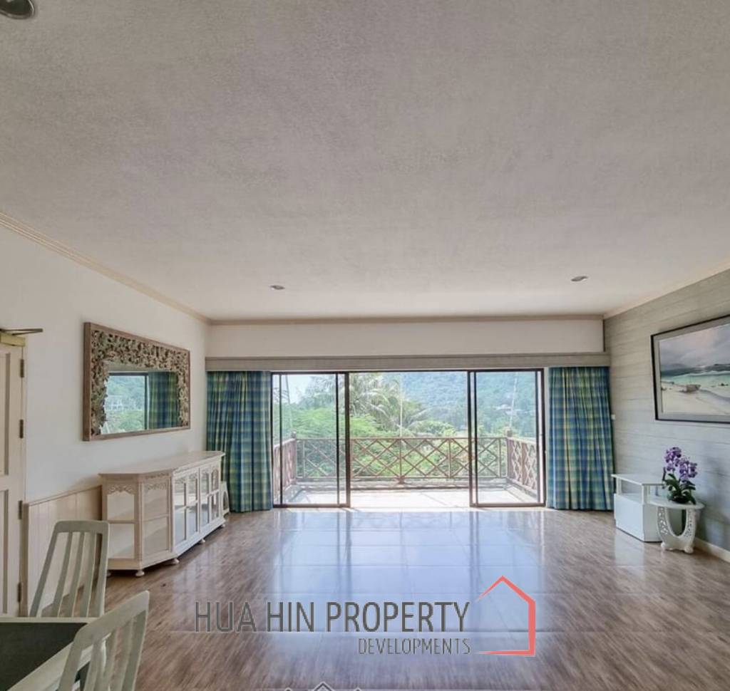 PALM HILL CONDO  : 2 bed good view