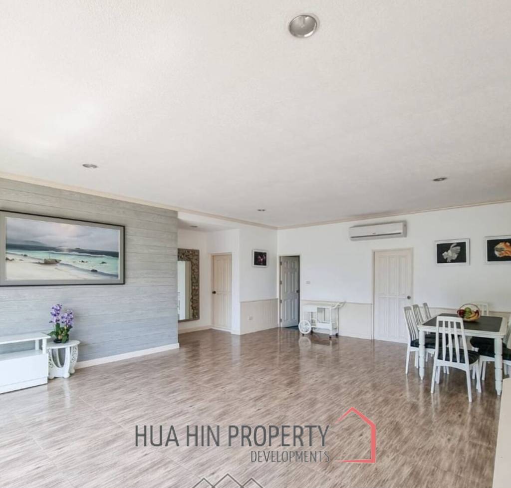 PALM HILL CONDO  : 2 bed good view