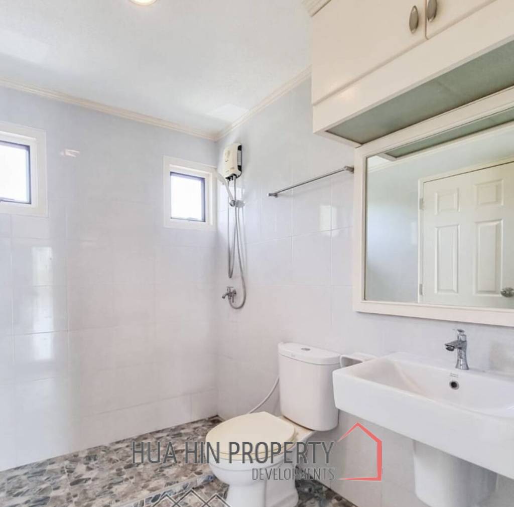 PALM HILL CONDO  : 2 bed good view