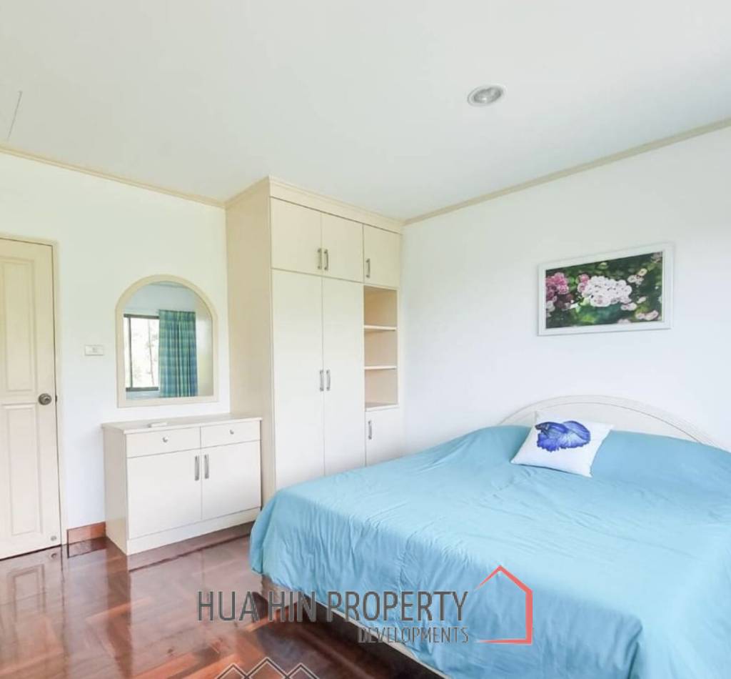 PALM HILL CONDO  : 2 bed good view