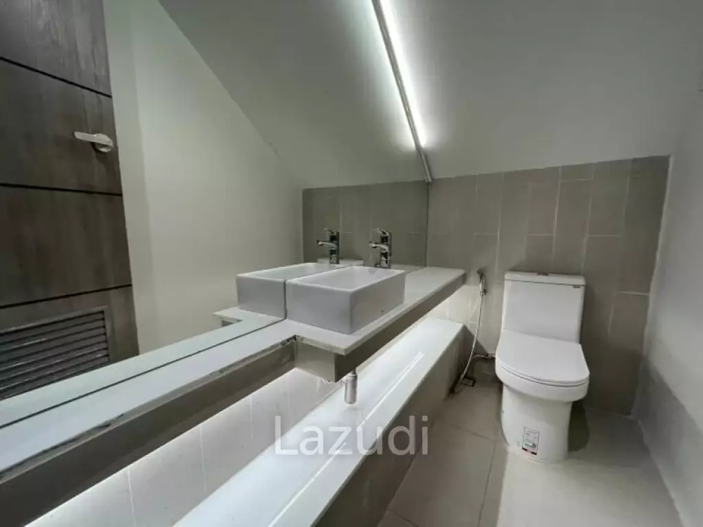 3 Bedrooms 3 Bathrooms Townhouse for Sale