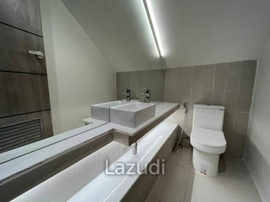 3 Bedrooms 3 Bathrooms Townhouse for Sale