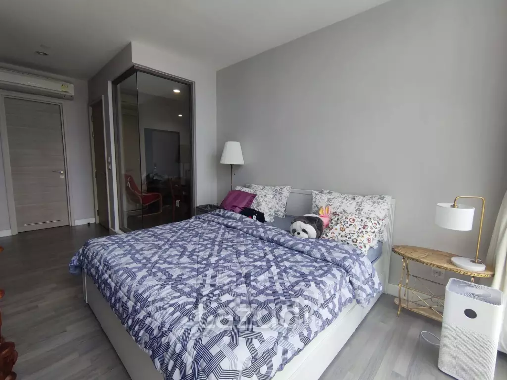1 Bedroom 1 Bathroom 47 SQ.M. The Room Sathorn