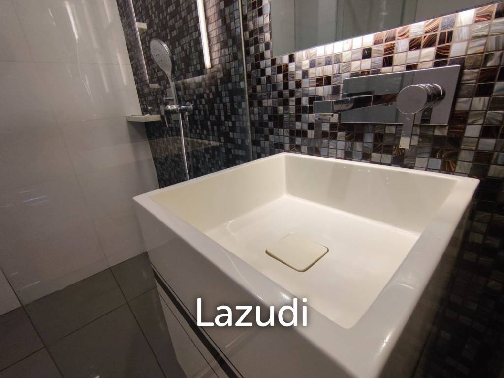 1 Bedroom 1 Bathroom 47 SQ.M. The Room Sathorn