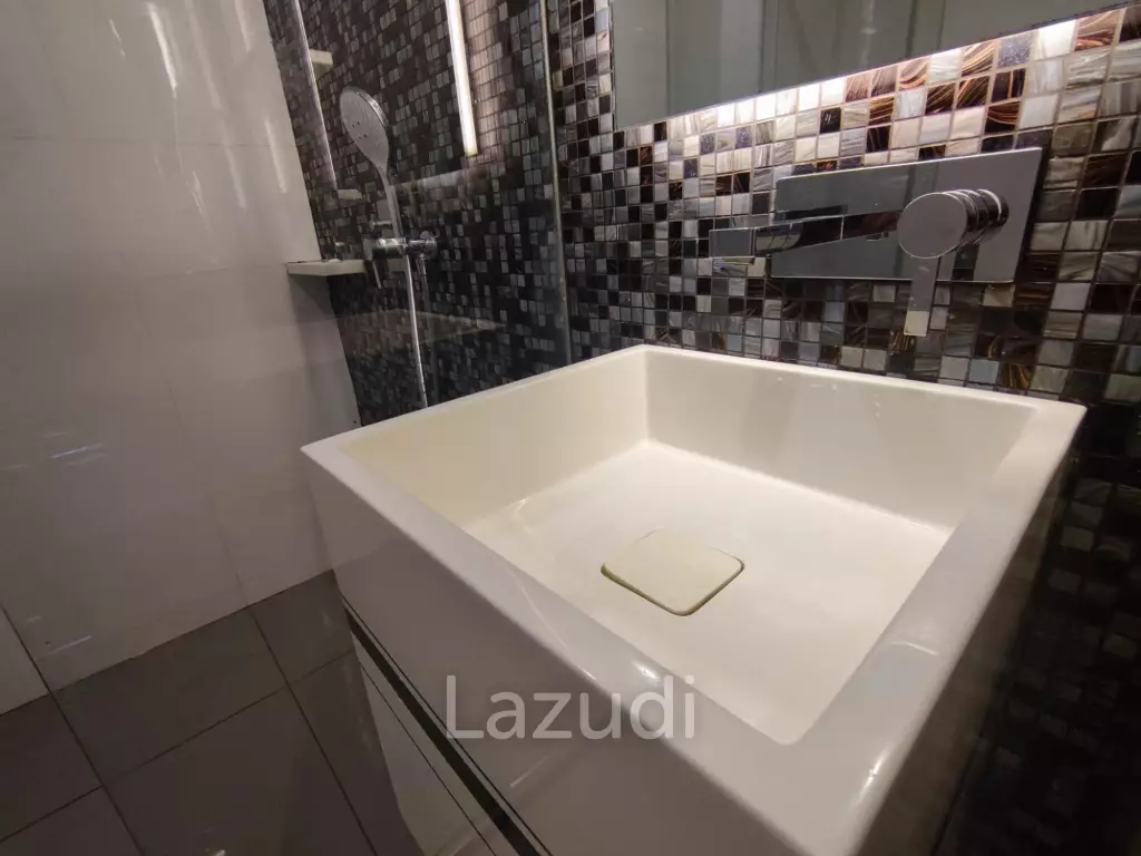 1 Bedroom 1 Bathroom 47 SQ.M. The Room Sathorn