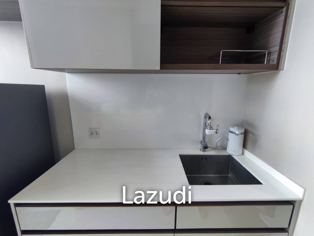 1 Bedroom 1 Bathroom 47 SQ.M. The Room Sathorn