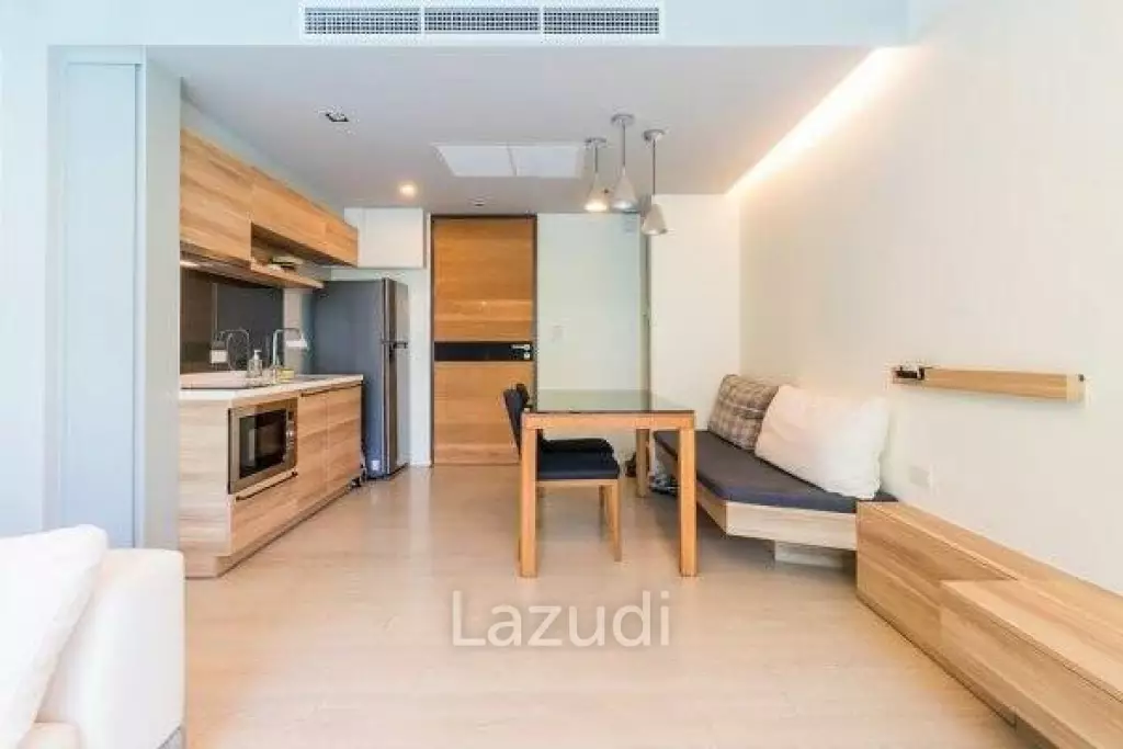 1 Bed Beachfront Condo with Pool View