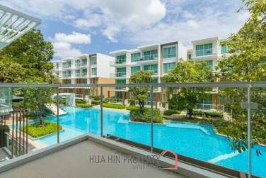 1 Bed Beachfront Condo with Pool View