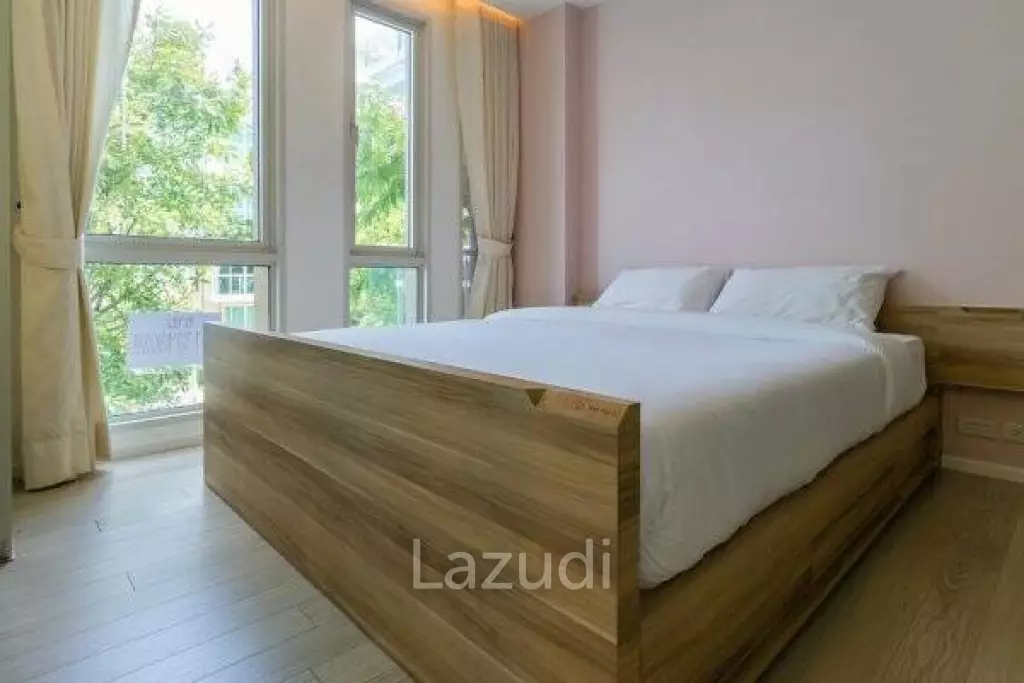 1 Bed Beachfront Condo with Pool View