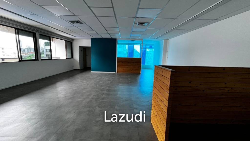 Office at Tossapon Building