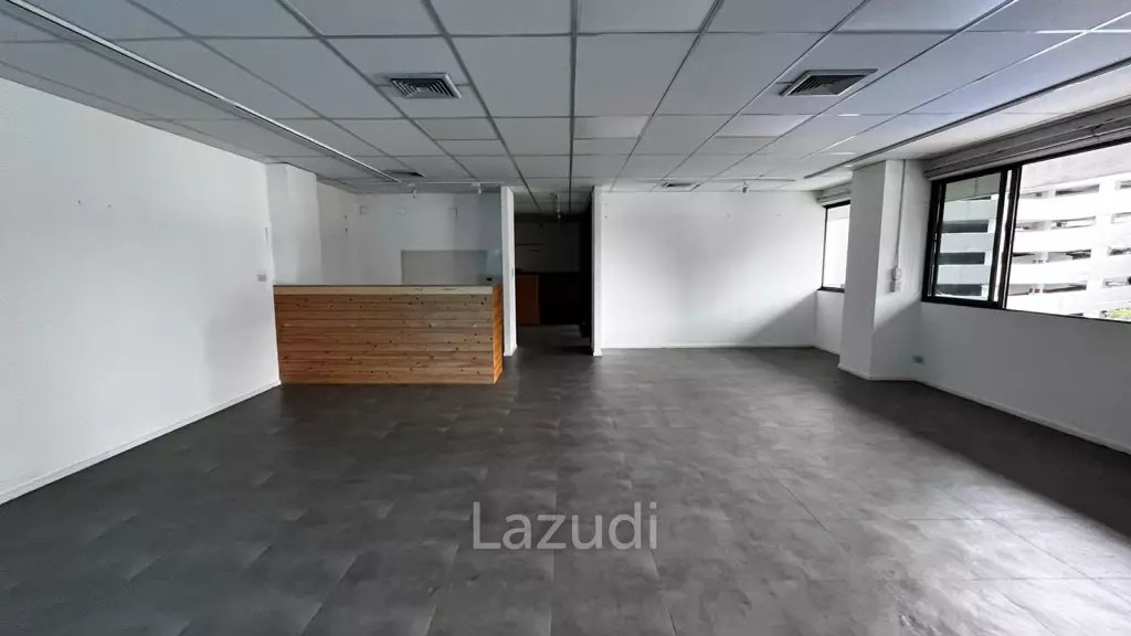 Office at Tossapon Building