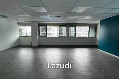 Office at Tossapon Building