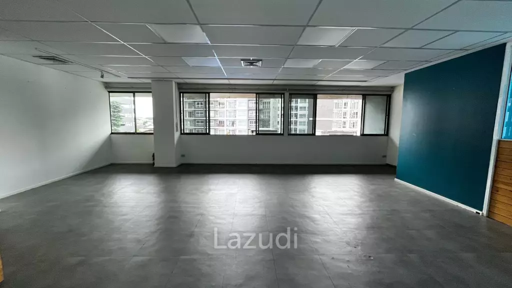 Office at Tossapon Building