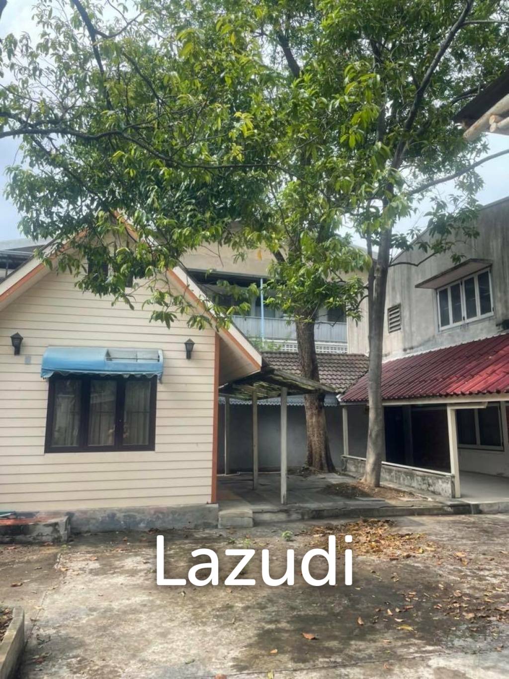 6 Bedroom 4 Bathroom Land With Structure For Sale