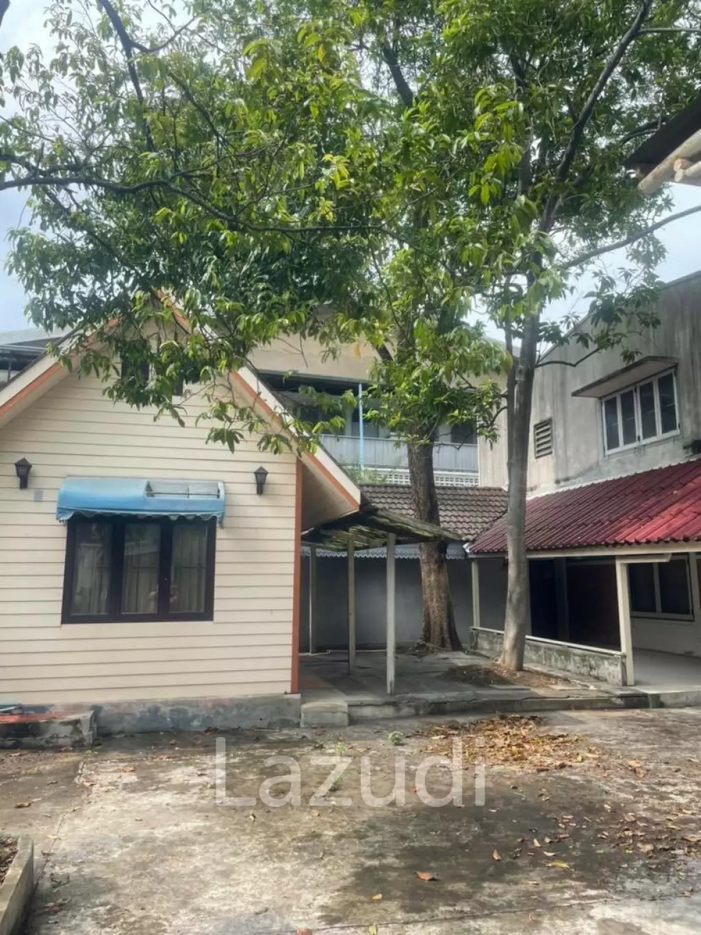 6 Bedroom 4 Bathroom Land With Structure For Sale