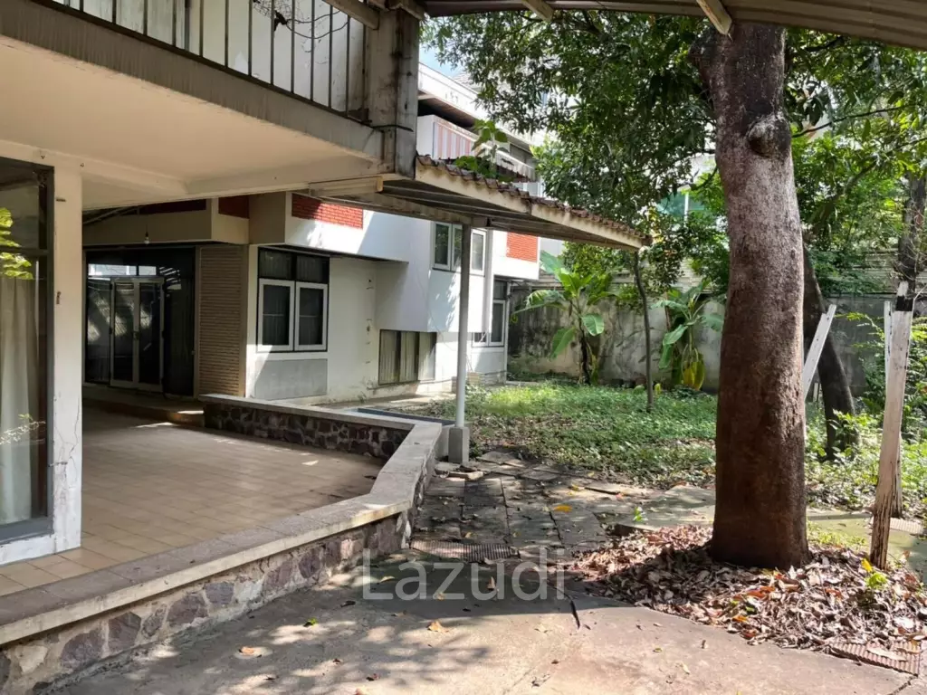 6 Bedroom 4 Bathroom Land With Structure For Sale