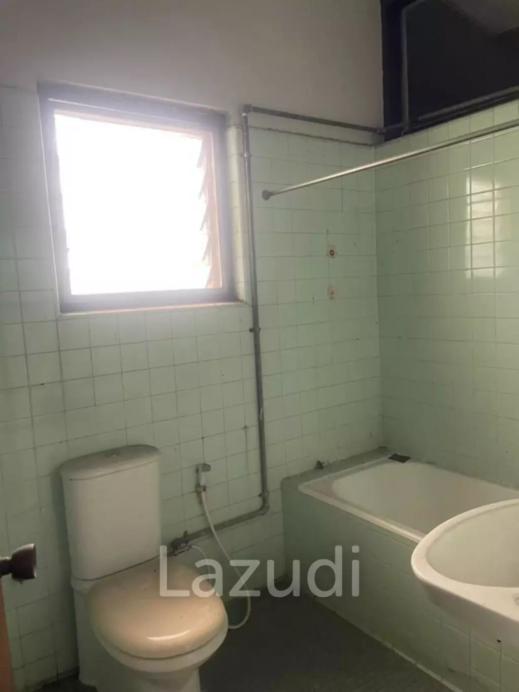 6 Bedroom 4 Bathroom Land With Structure For Sale