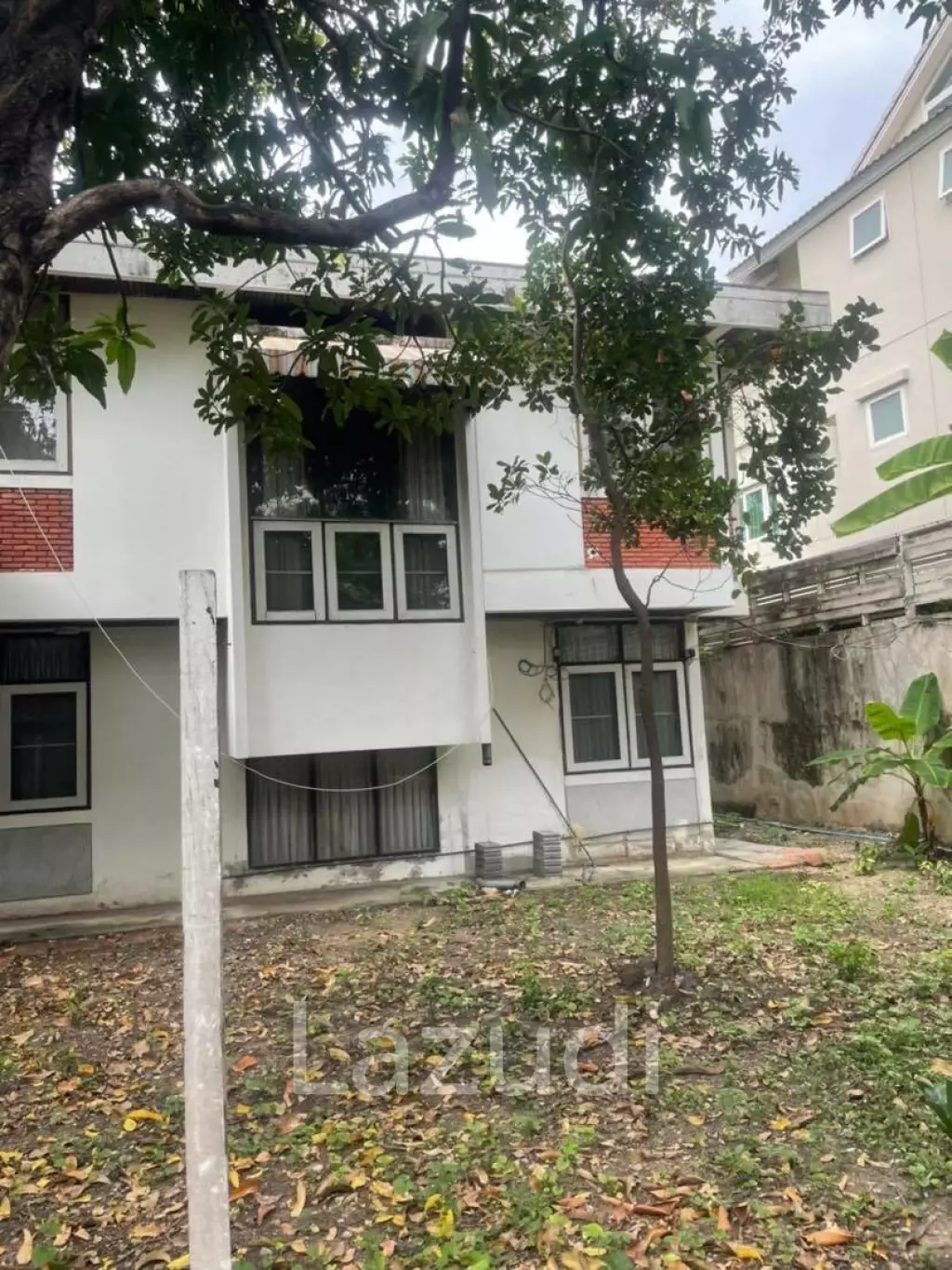 6 Bedroom 4 Bathroom Land With Structure For Sale
