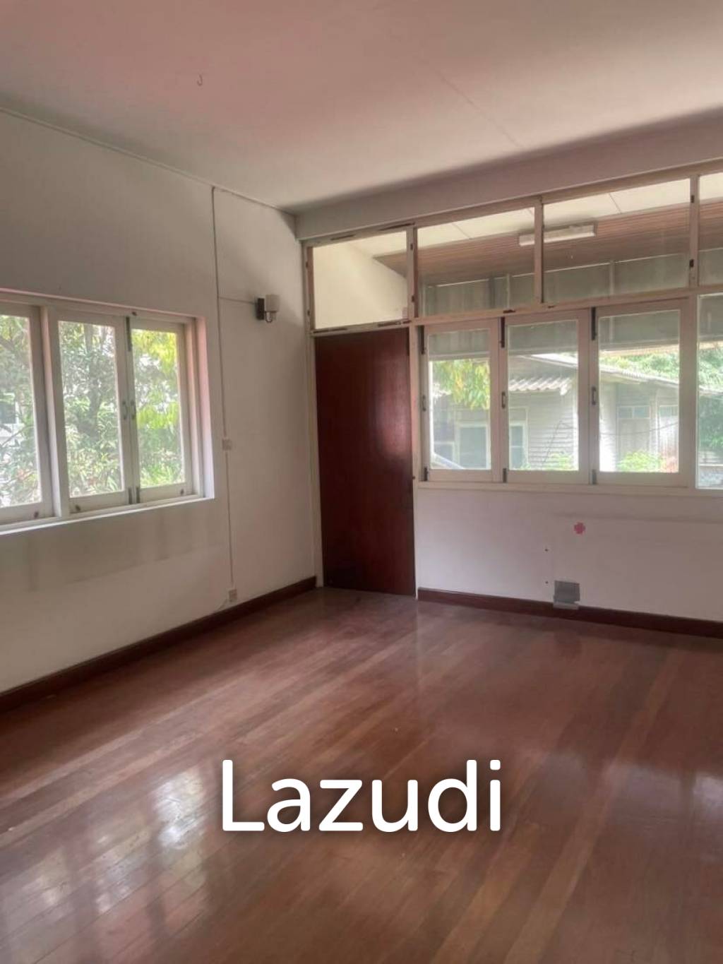 6 Bedroom 4 Bathroom Land With Structure For Sale