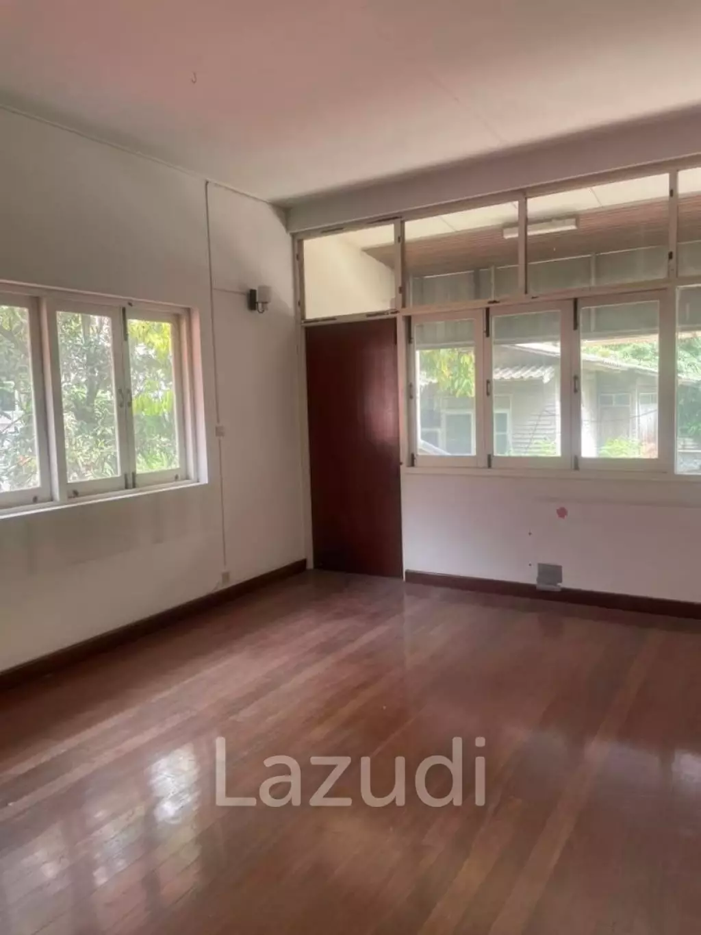 6 Bedroom 4 Bathroom Land With Structure For Sale