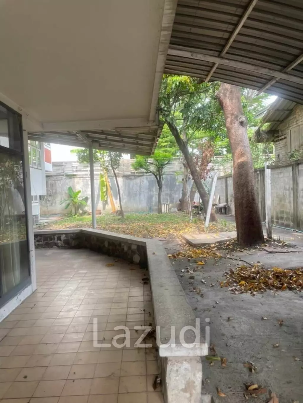 6 Bedroom 4 Bathroom Land With Structure For Sale