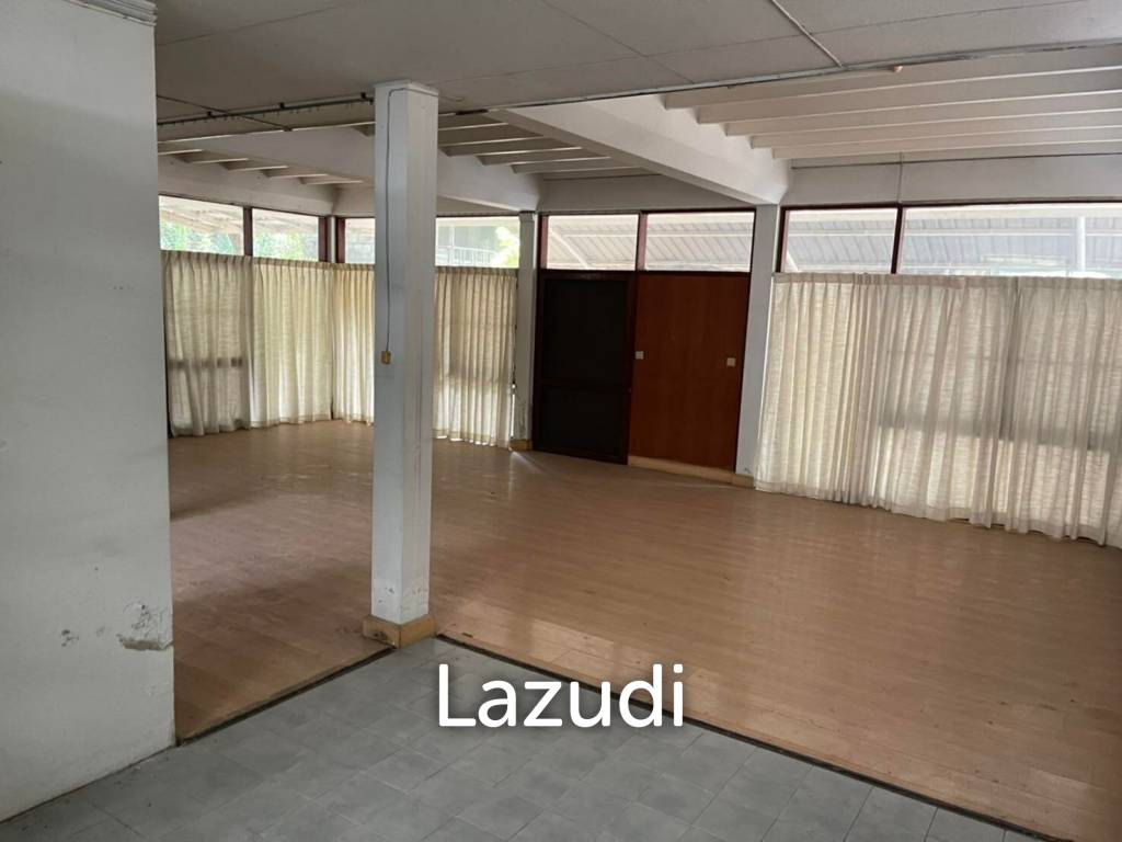 6 Bedroom 4 Bathroom Land With Structure For Sale