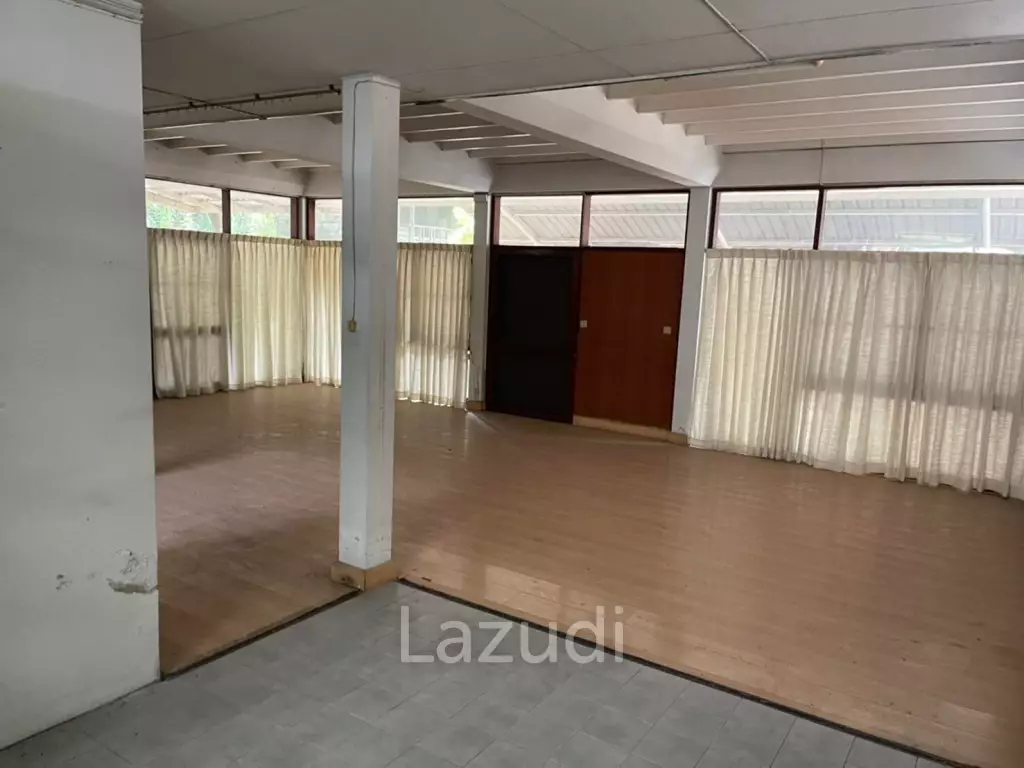 6 Bedroom 4 Bathroom Land With Structure For Sale
