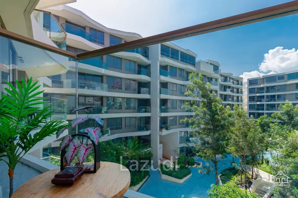 Luxurious 2 bed condo beachfront