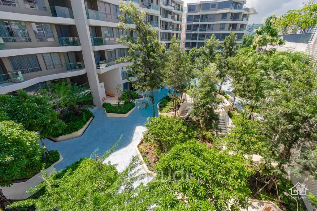 Luxurious 2 bed condo beachfront