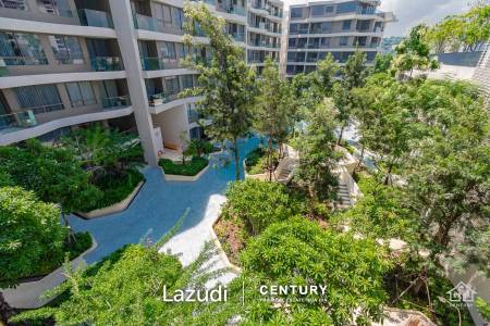 Luxurious 2 bed condo beachfront