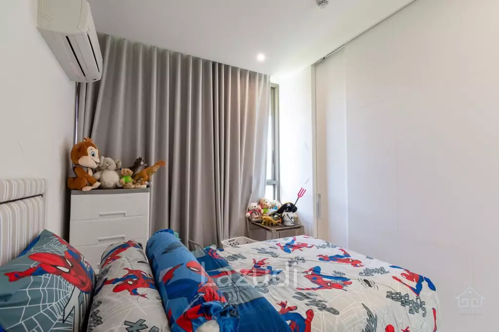 Luxurious 2 bed condo beachfront