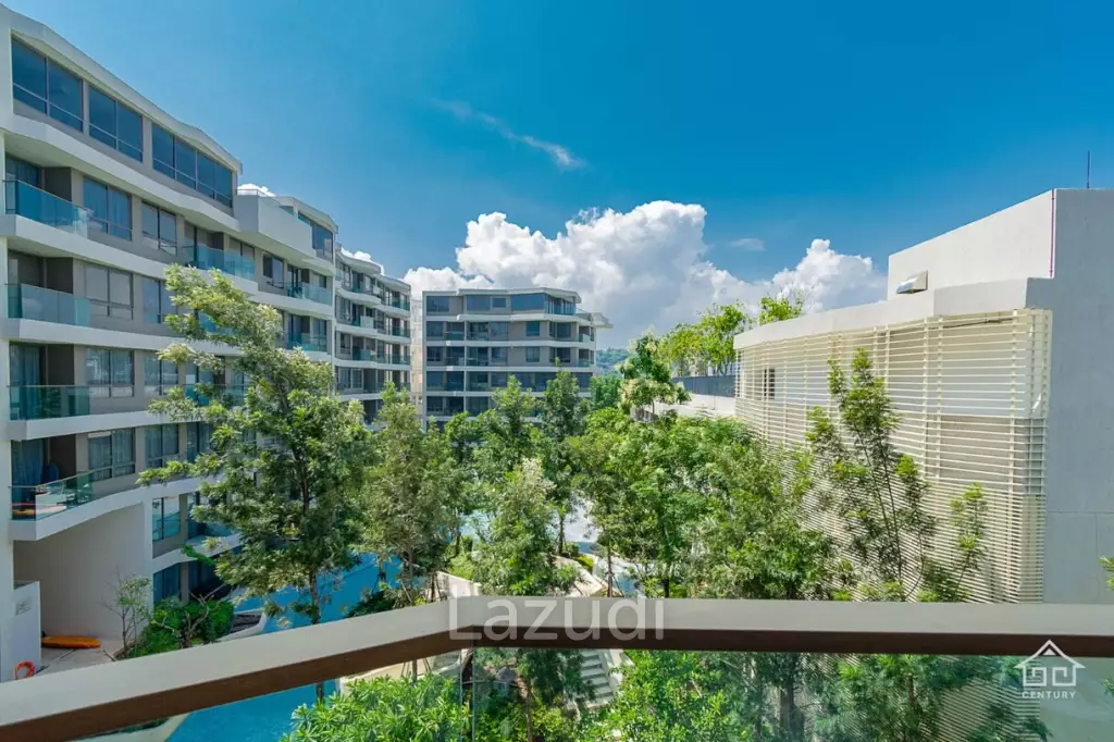 Luxurious 2 bed condo beachfront