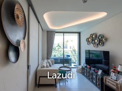 Luxurious 2 bed condo beachfront