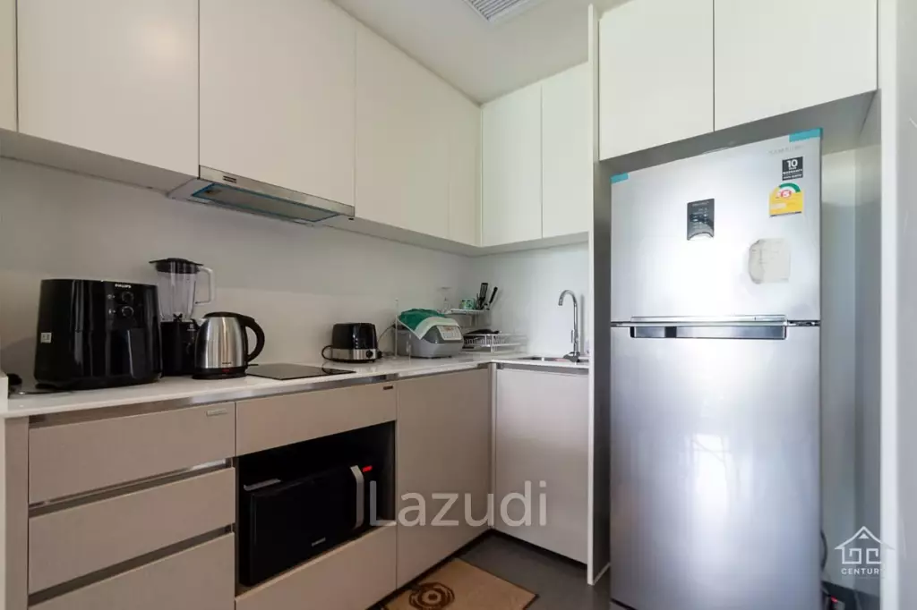 Luxurious 2 bed condo beachfront