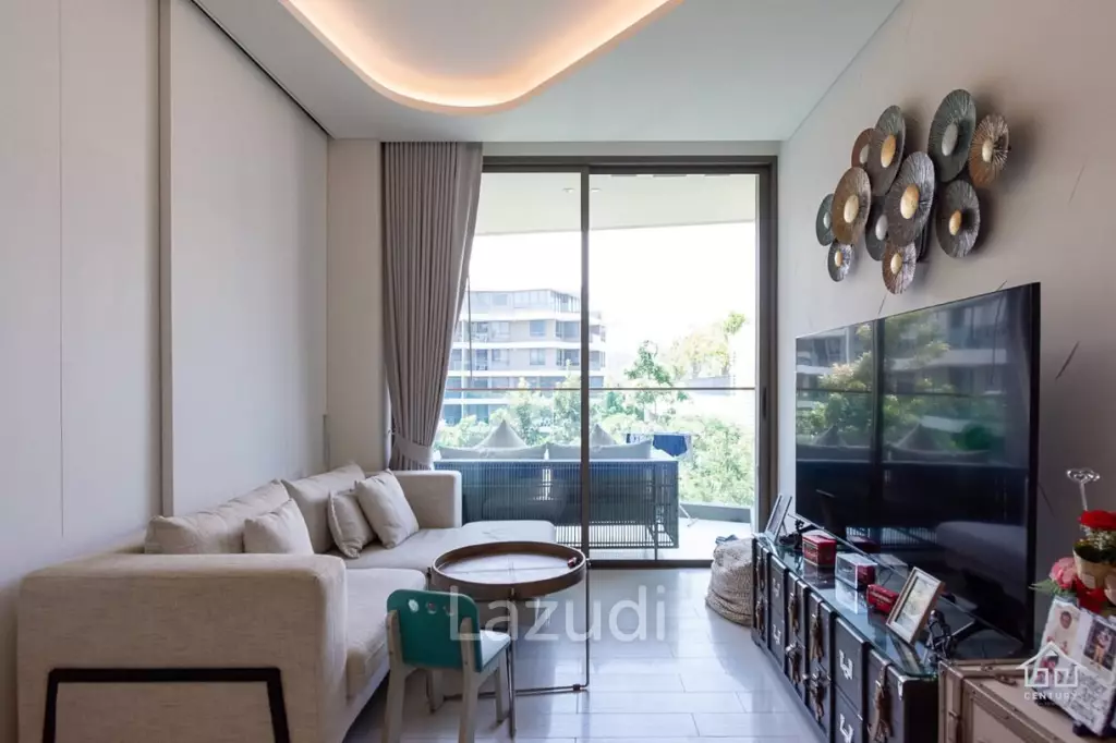 Luxurious 2 bed condo beachfront