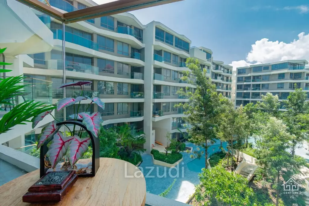 Luxurious 2 bed condo beachfront