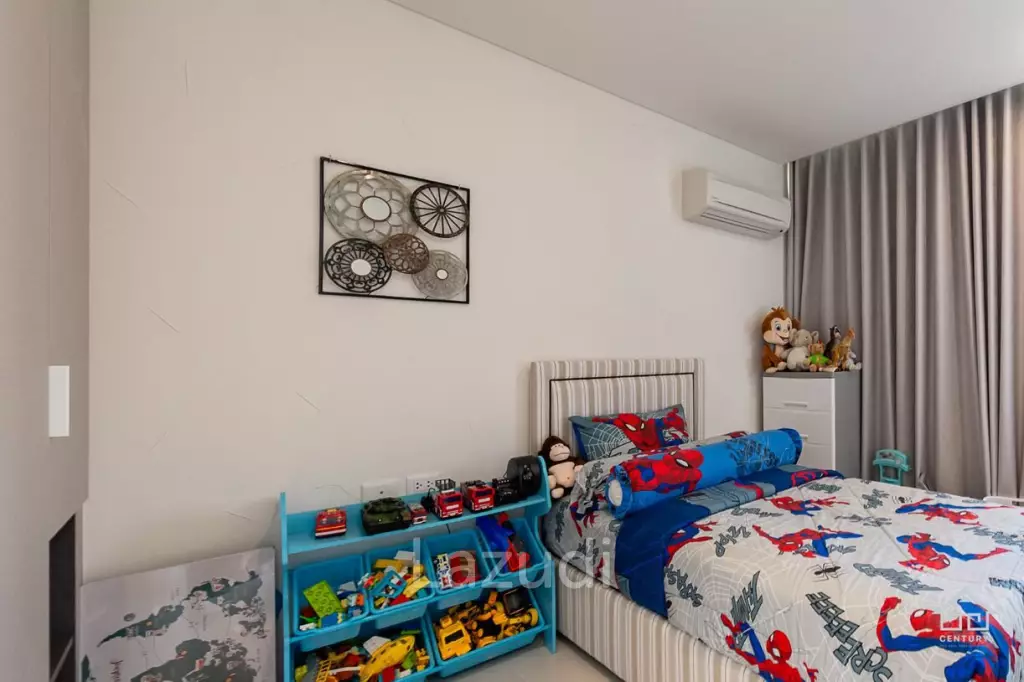 Luxurious 2 bed condo beachfront