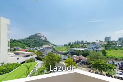 Luxurious 2 bed condo beachfront