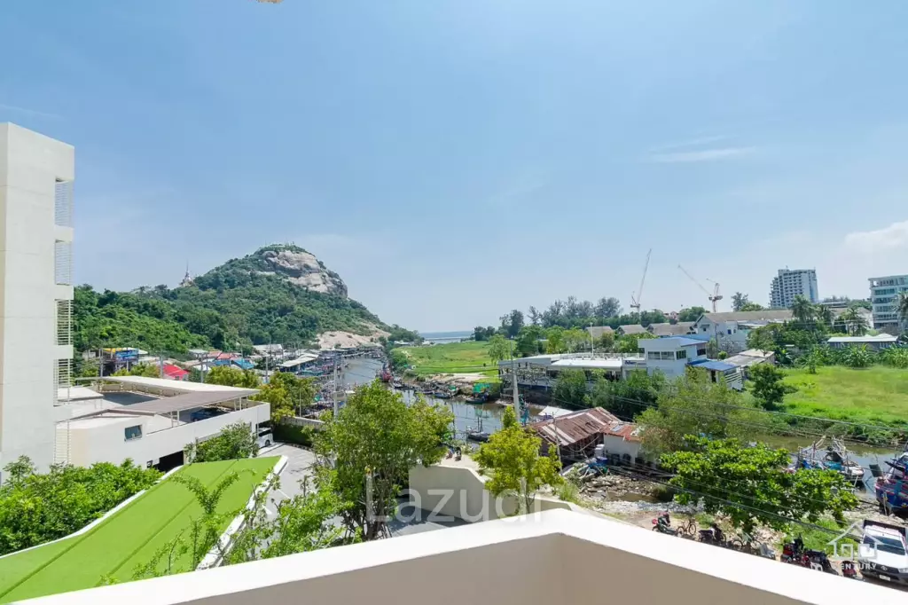 Luxurious 2 bed condo beachfront